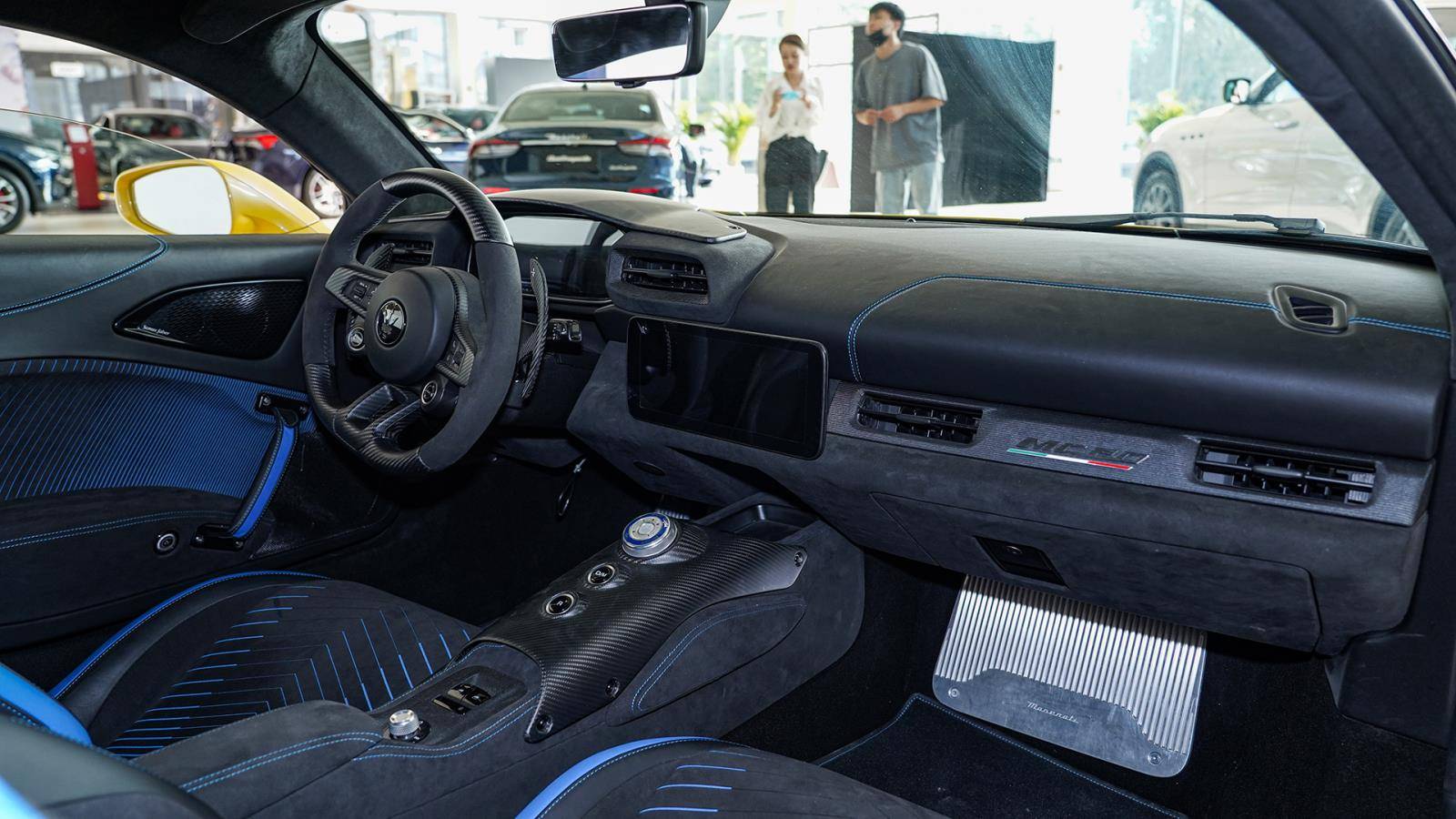 到店实拍玛莎拉蒂mc20 海神动力 蝴蝶门 零百仅2.9秒