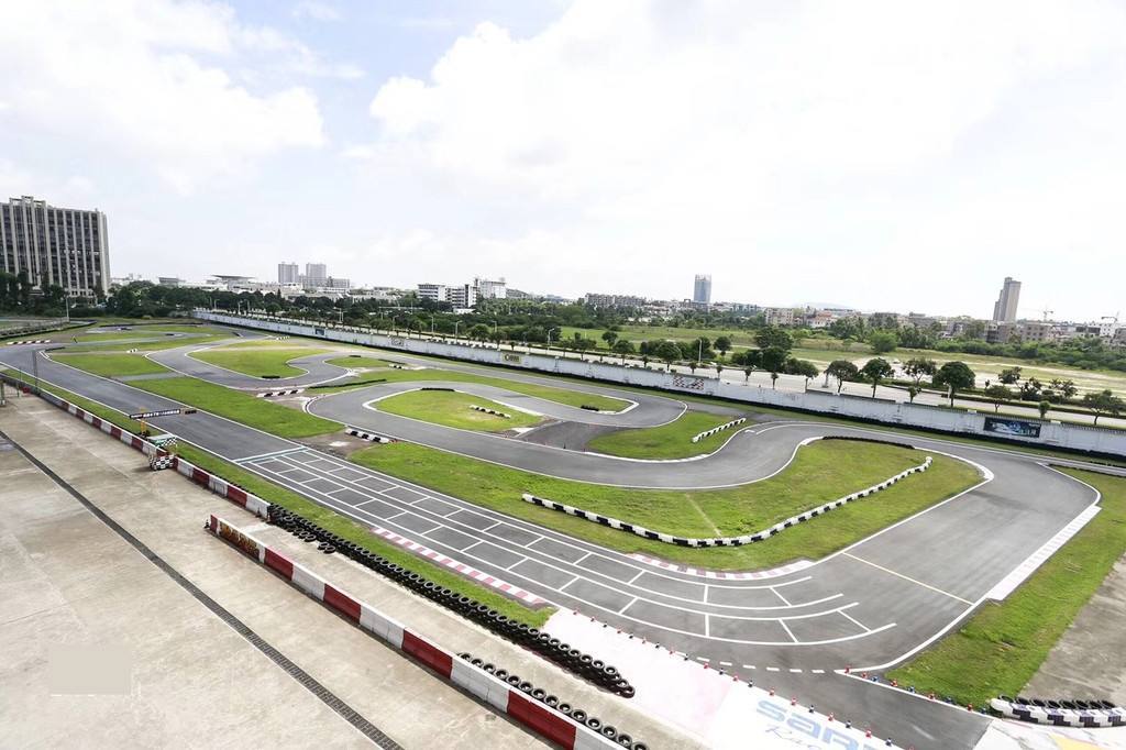 享受驾驶乐趣珠海赛道体验2022年款捷豹xfl和捷豹xel