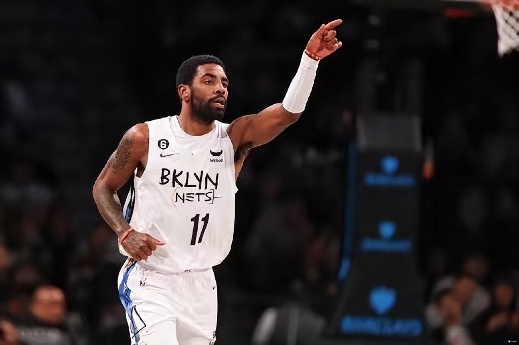 回顾欧文4年干出6件破事,一个比一个作死!NBA早就该把他除名了|凯里·欧文|凯文·杜兰特|篮网|波士顿凯尔特人队|布鲁克林篮网队_新浪体育_新浪新闻