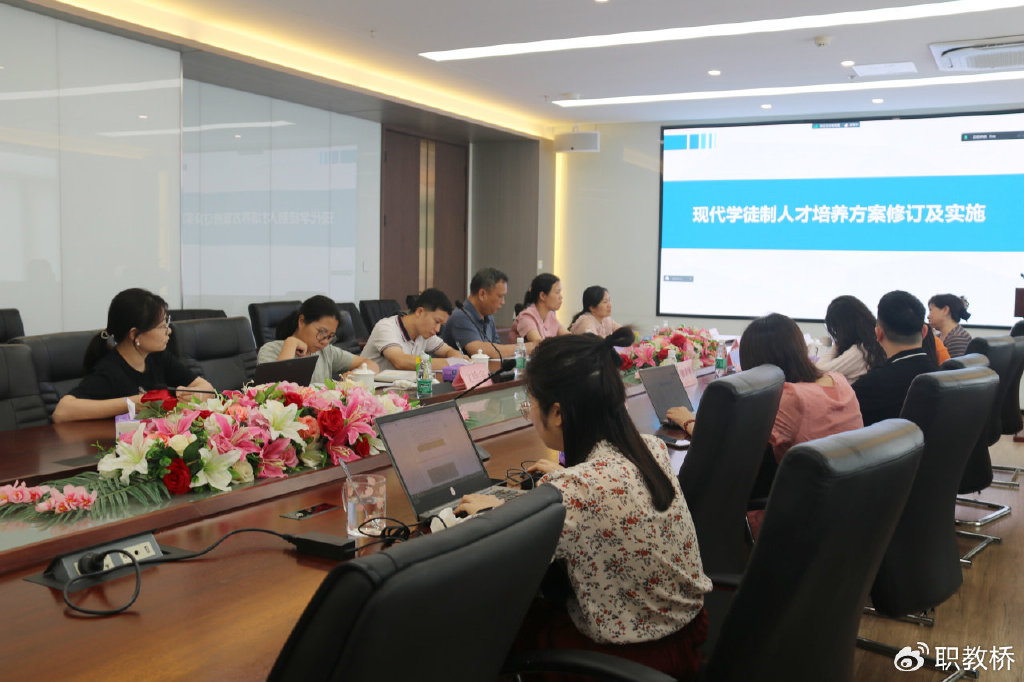 合作探索现代学徒制,推动新能源汽车运用与维修专业人才培养模式创新|柳州市|柳州市交通学校|职教|广西壮族自治区|学校_新浪新闻