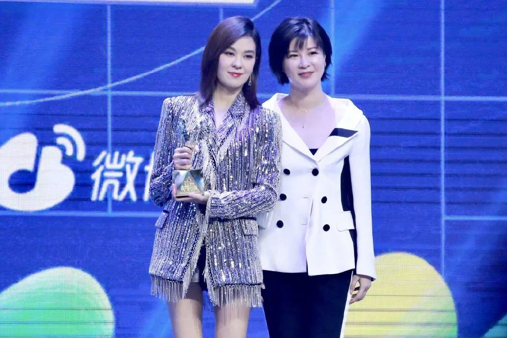 中国最能赚钱的“娱乐教母”发家史|乐华|杜华|乐华娱乐_新浪新闻