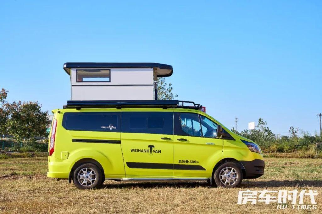 看这个性十足的配色卫航穿山甲升顶房车