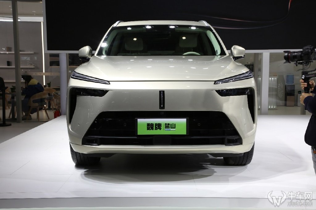 实拍魏牌蓝山,全新的六座混动中大型旗舰suv-新浪汽车