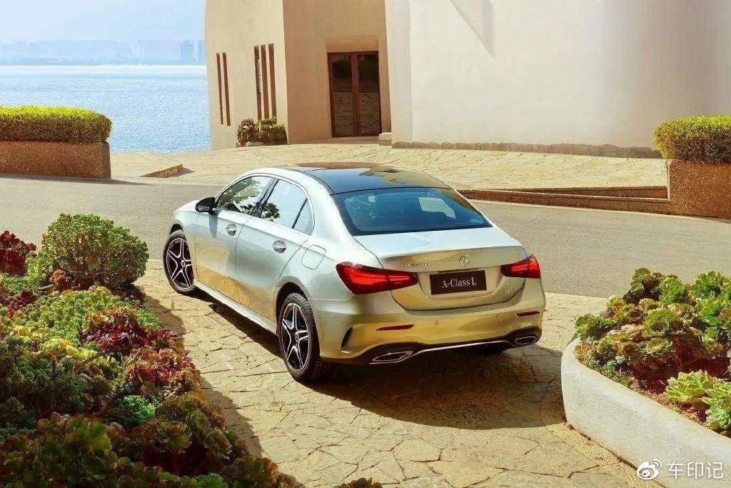 新一代梅赛德斯奔驰长轴距a级轿车焕新上市