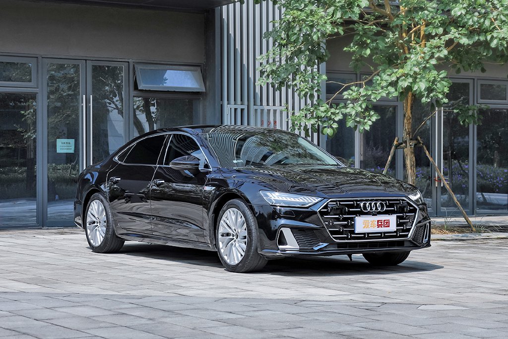 德系运动c级豪华上汽奥迪a7l与2024款宝马5系谁更强