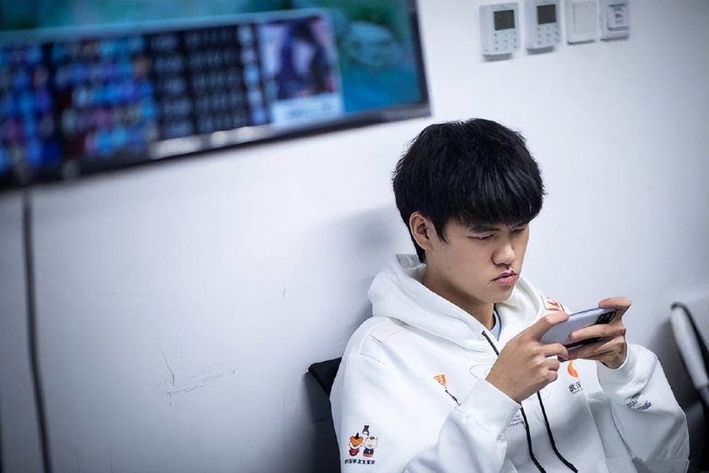 曾经的kpl顶流阿泰 也要重新找工作了|阿泰|找工作|飞牛_新浪新闻