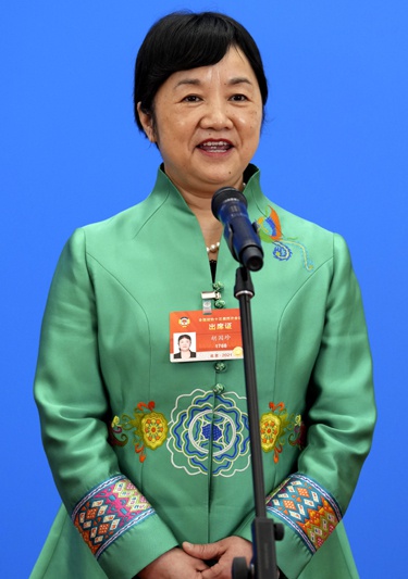 胡国珍委员:让搬迁群众稳得住,有就业,逐步能致富