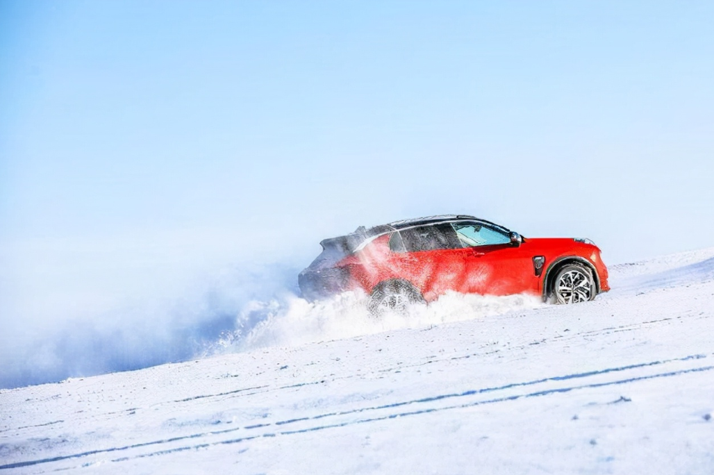 很多北方的地方都已经飘起了大雪,那么雪天行车需要注意什么吗?