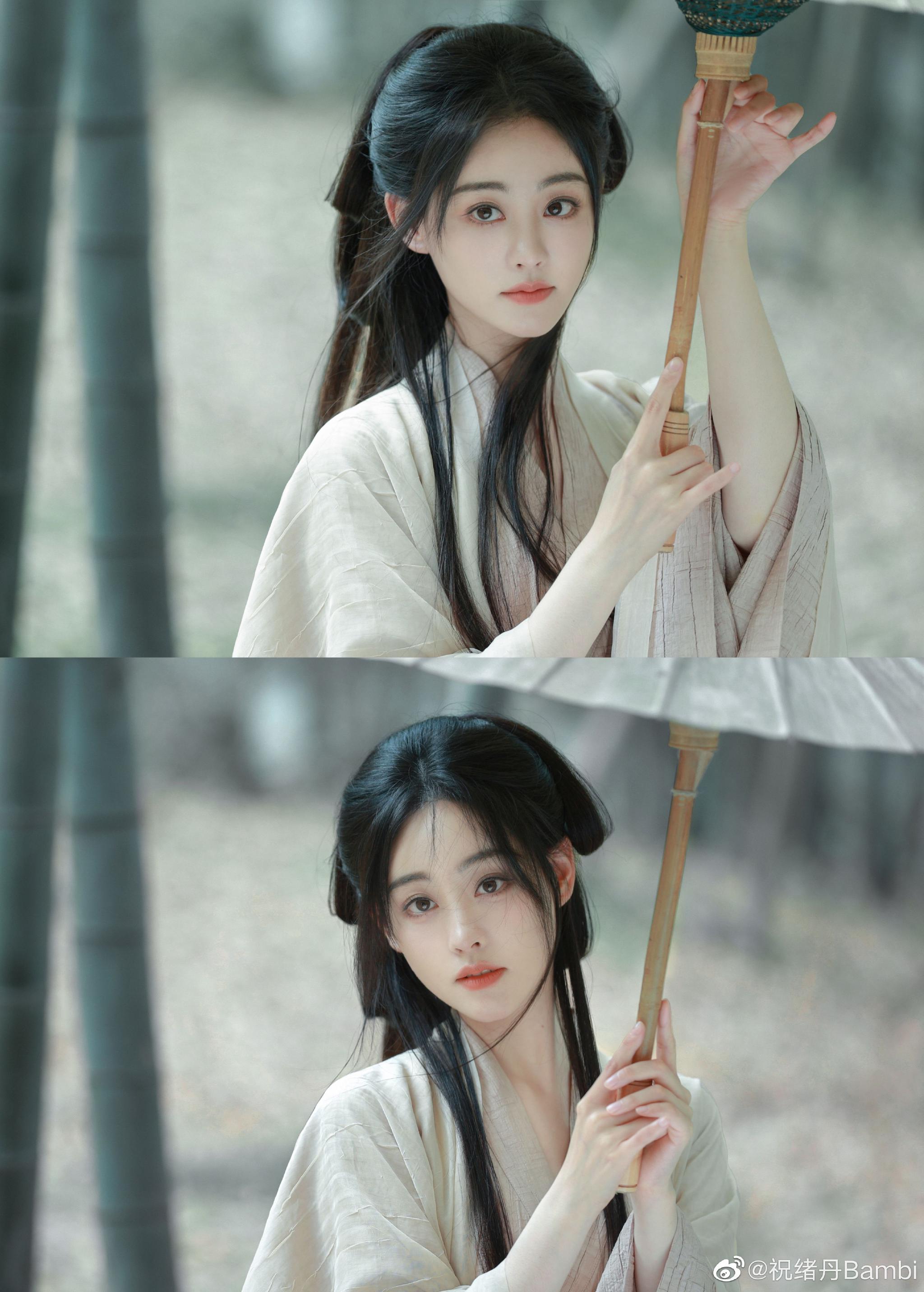 祝绪丹竹林撑伞写真素衣撑伞的古风美人