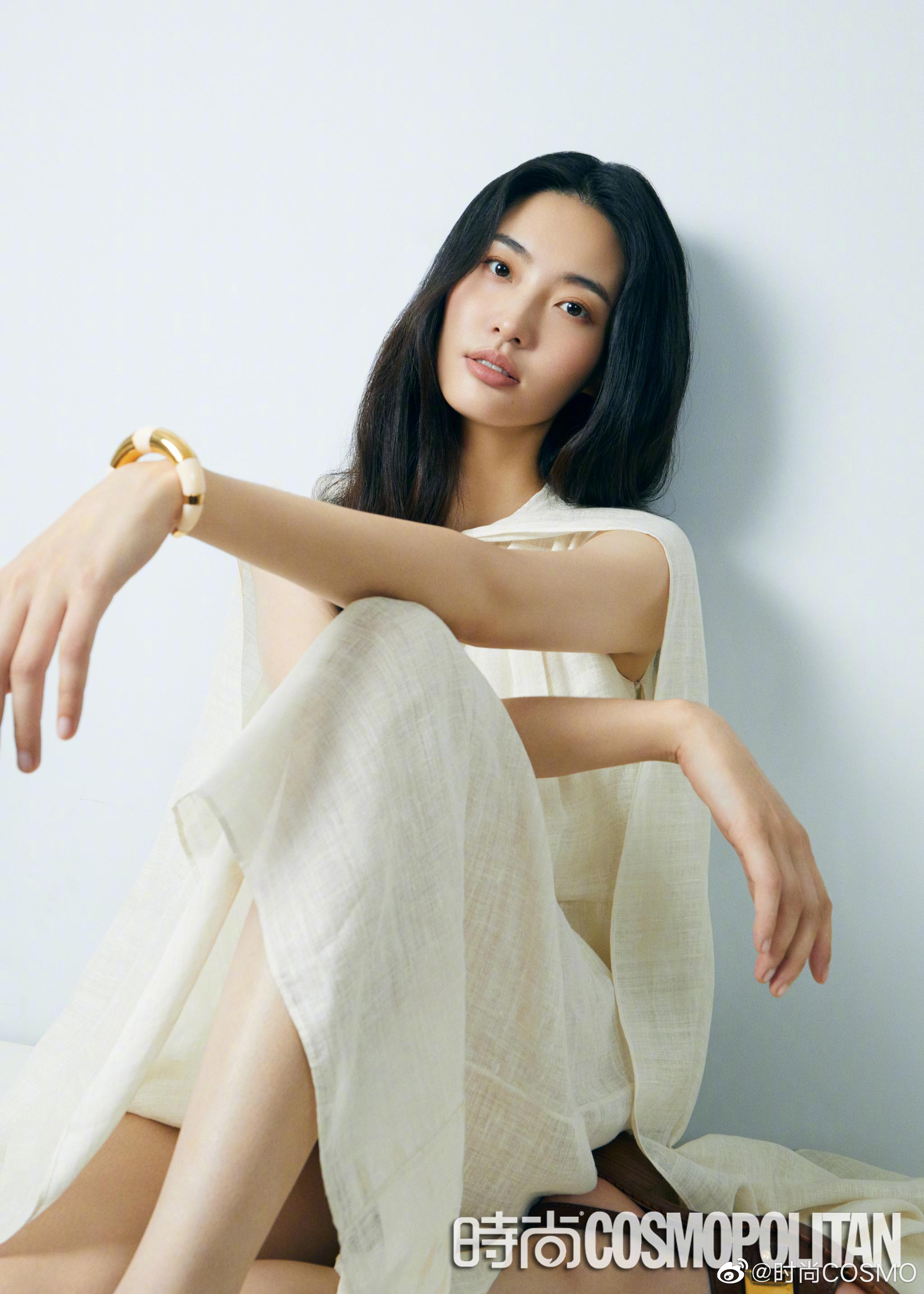 大片里的她,是忧郁文青少女