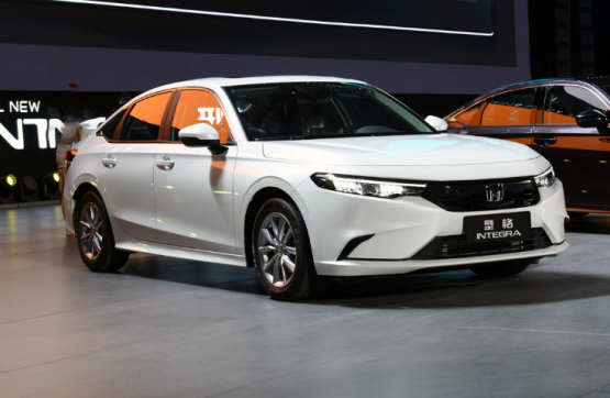 日系新人登场！本田型格对比丰田雷凌谁更值得买？