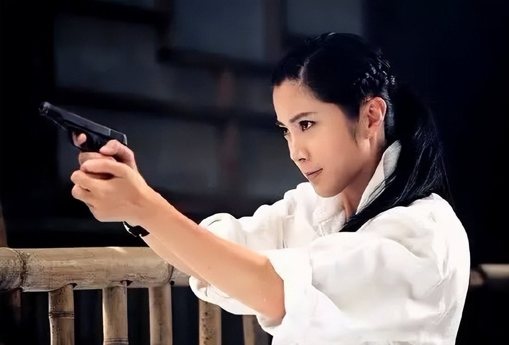 除了热衷于拍神剧的男演员,女演员们也不甘落后,王珂就是一位大半个