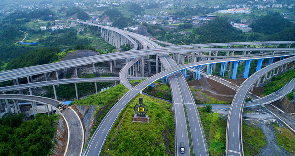 贵州正加速提升省内高速公路路容路貌,服务能力,畅通水平,并着力培育