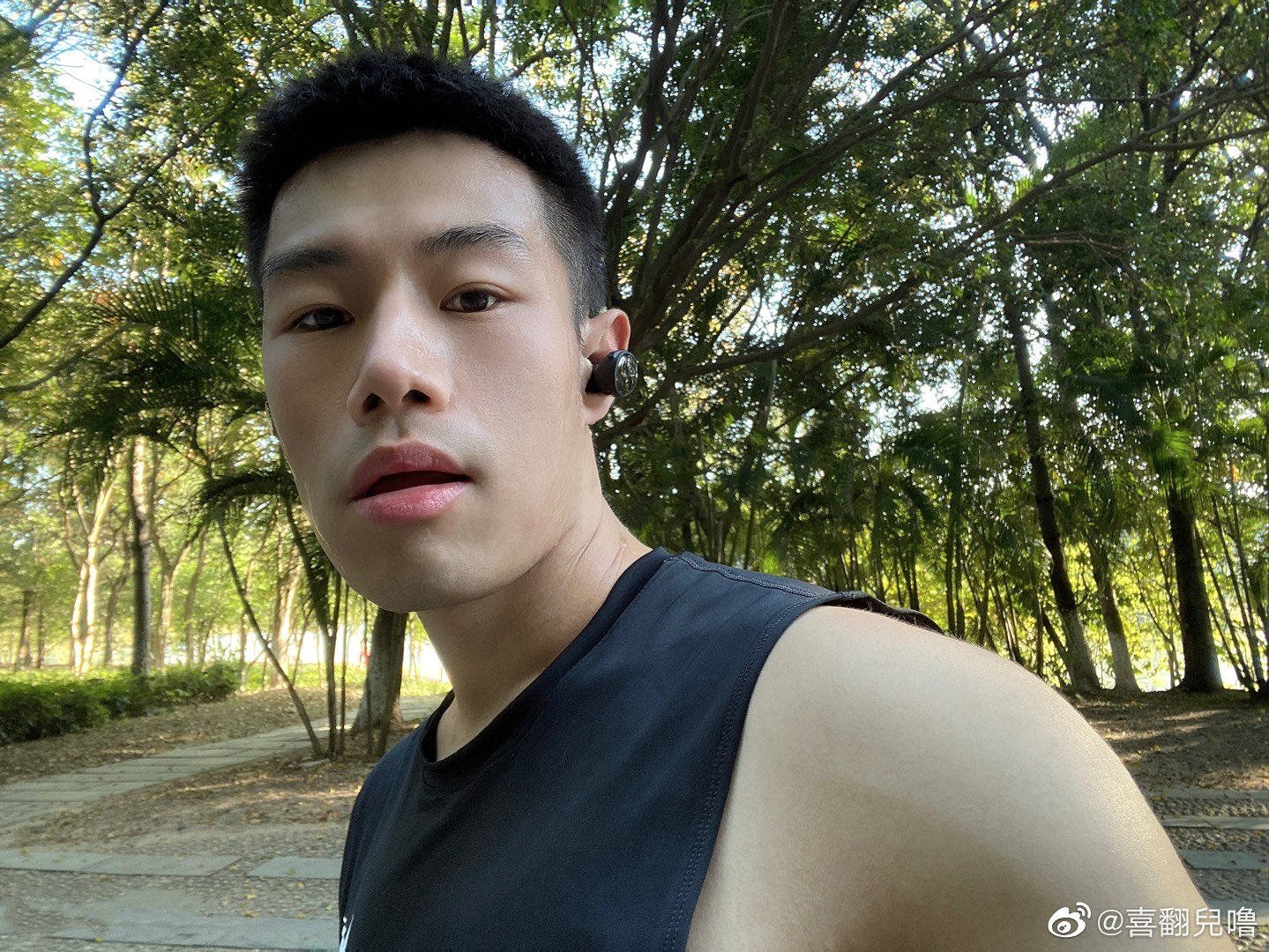 195直男体育生室友挡不住的帅气