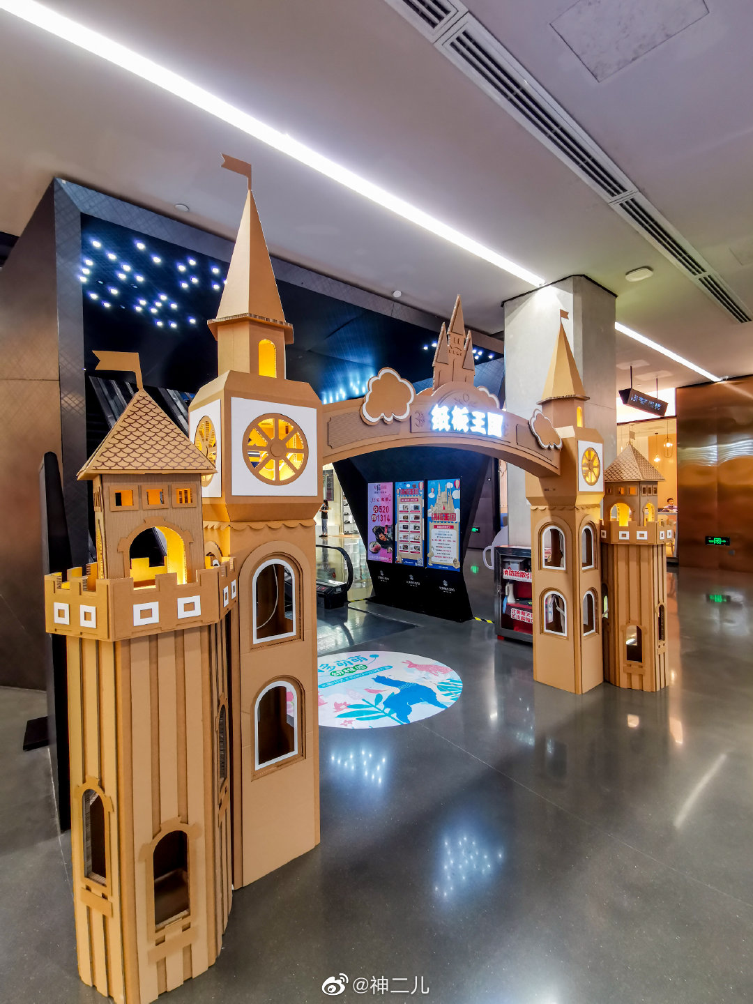 北美n1用纸板建造了一个纸板"王国",这里的一切都是瓦楞纸制作