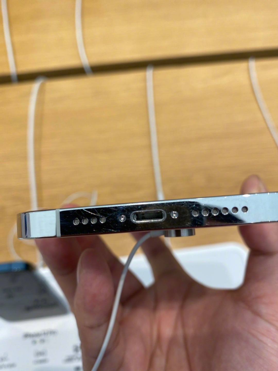 今天去苹果店看了一眼iphone12promax,感觉屏幕比上一代更大了?