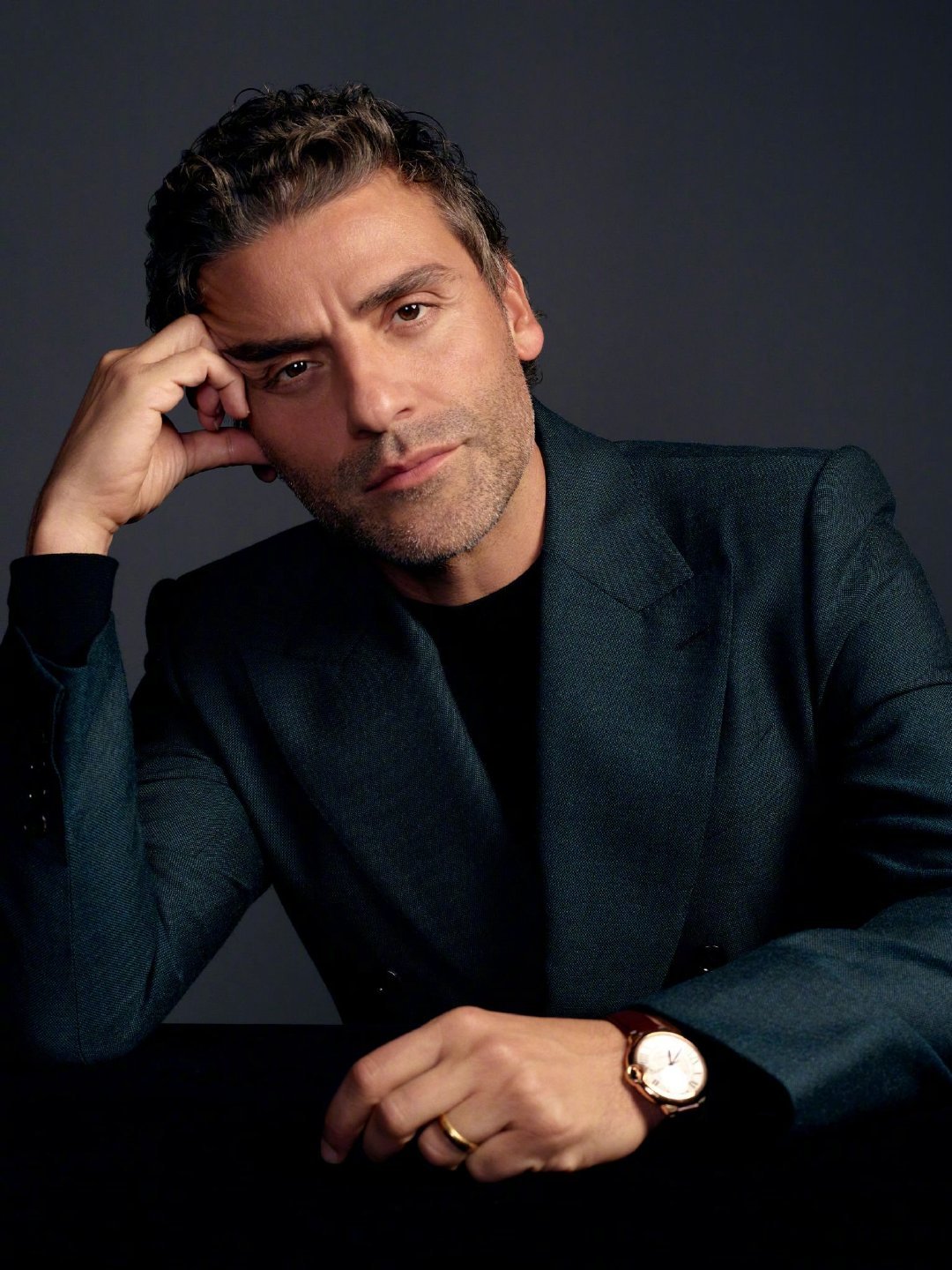 在美国国家评论协会奖庆典的奥斯卡·伊萨克