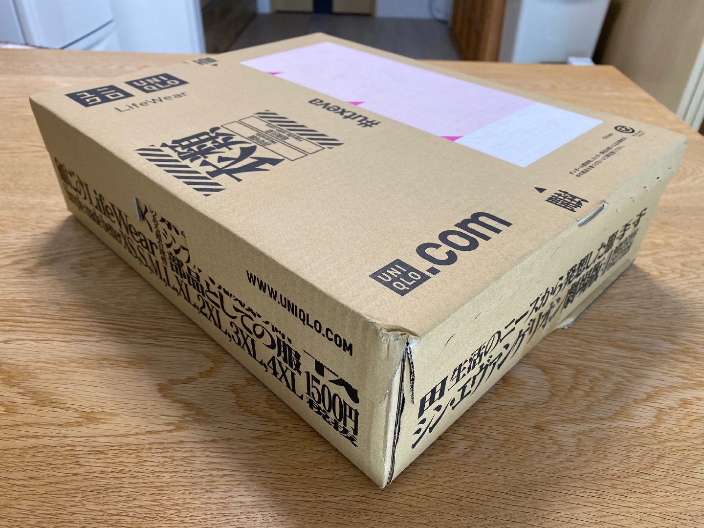 日本网友们纷纷晒出了优衣库 x eva 合作ut的配送纸箱国内没有