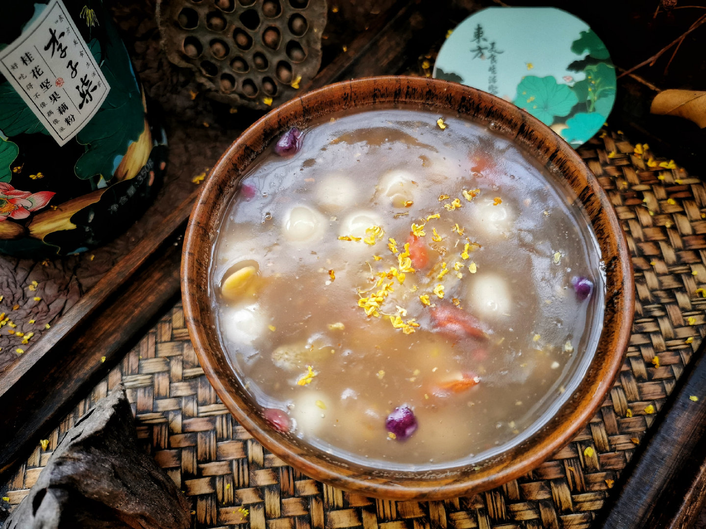 10斤藕出1斤藕粉,用来做藕粉圆子,软糯清香,每天一碗气色好