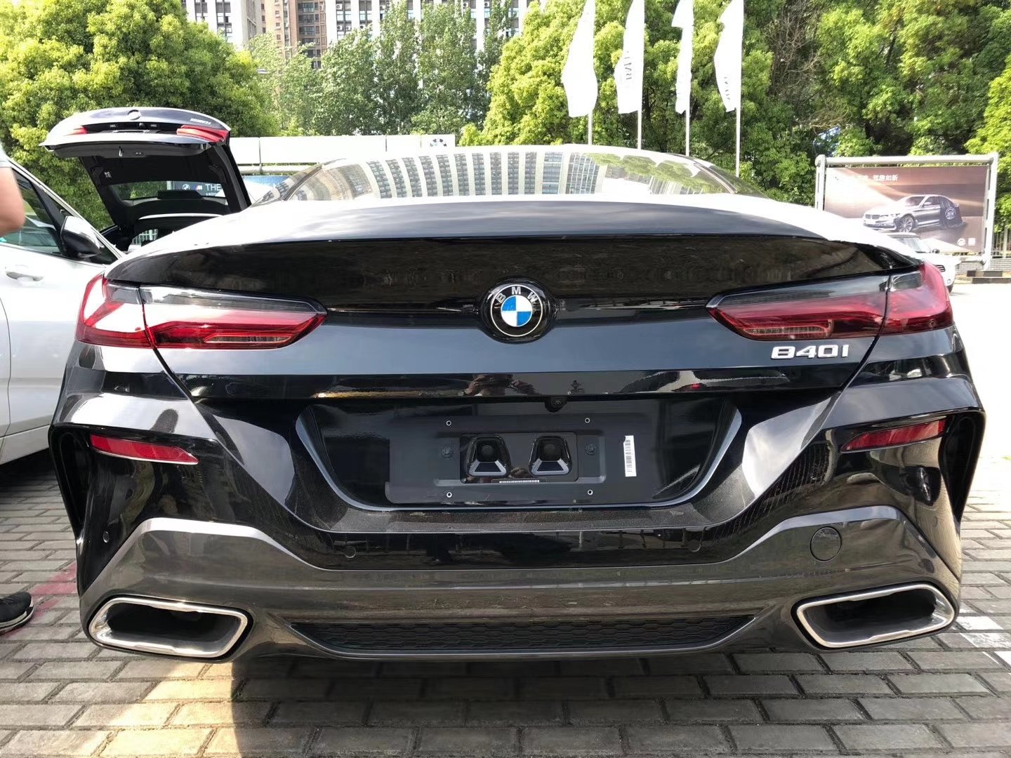 全新宝马8系实拍,比奥迪a7还帅气,加速4秒,新造型真霸气