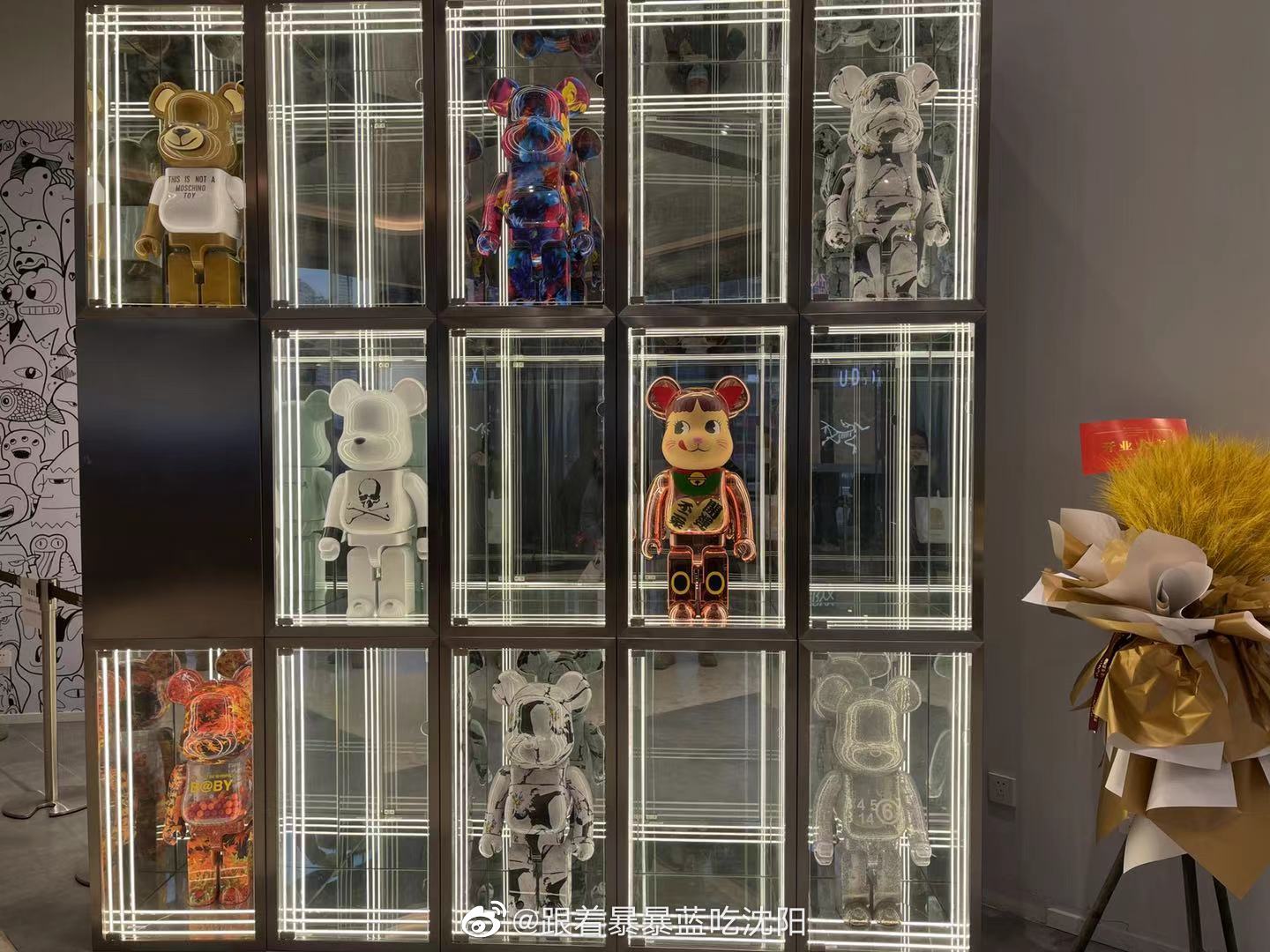 东北首家udx潮玩俱乐部,满墙1000%的be@ rbrick积木熊