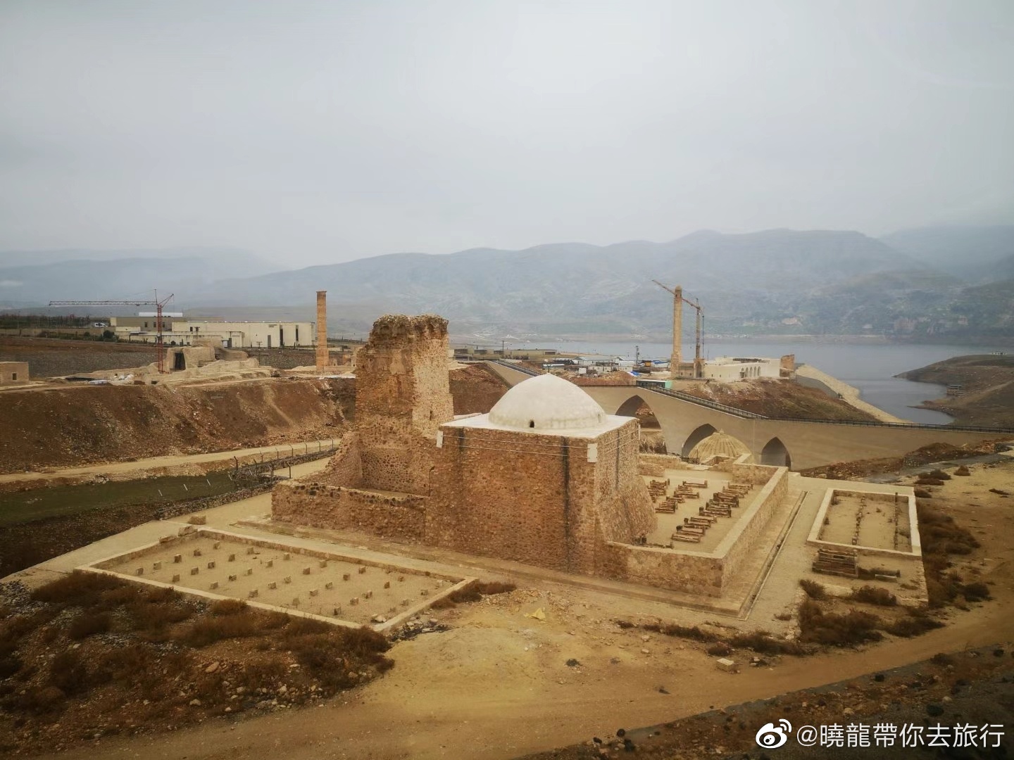 底格里斯河大坝修起来,土耳其把河岸边的文物挪到了高处
