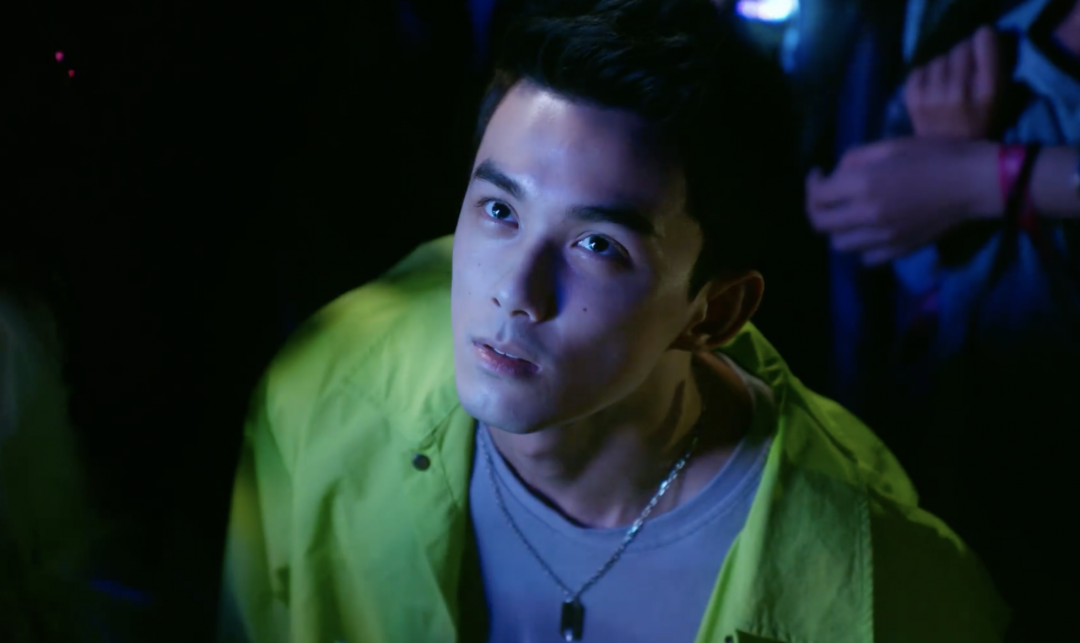 张子枫吴磊盛夏未来首支预告8分预定妹妹泳装好青涩啊