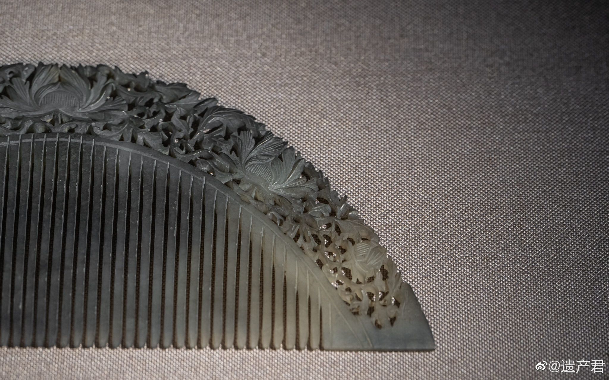 南京市博物馆藏·宋代玉梳__财经头条