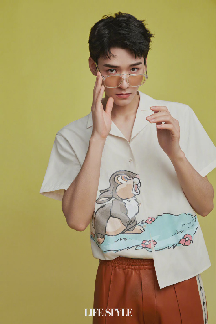 俊朗的夏日男友来袭龚俊带给你不一样的夏天