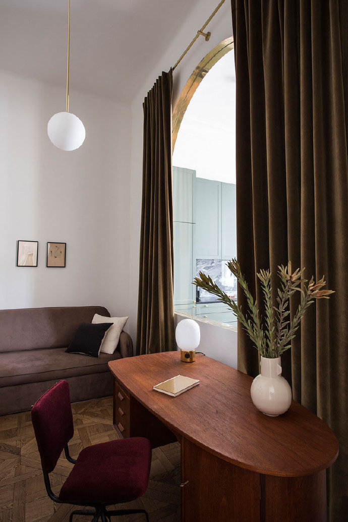 1/ 9一套海外的案例,层高真高,在有历史的建筑中,做这样的风格设计