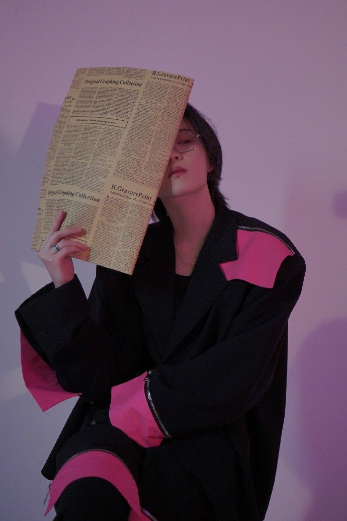 陆柯燃情人节大片气场全开!谁能拒绝戴眼镜呢!_高清图集_新浪网