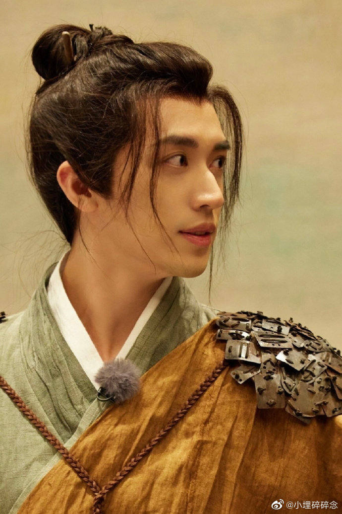 许魏洲的古装造型是真的有点帅气在身上的~期待今晚许魏洲的精彩演绎