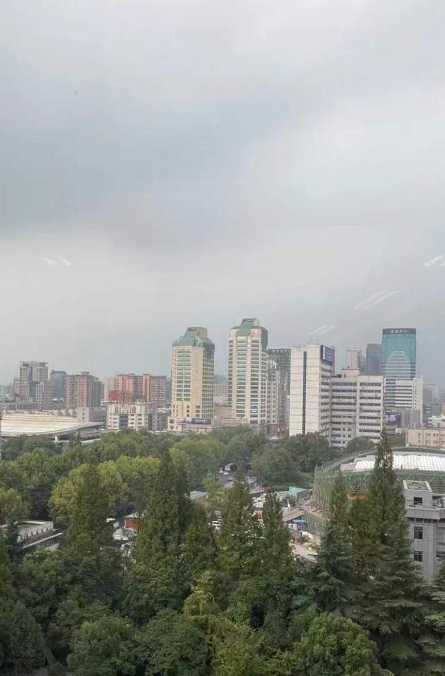 终于可以凉快一点了，刚刚，杭州发布雷电黄色预警，局地可能有冰雹休闲区蓝鸢梦想 - Www.slyday.coM