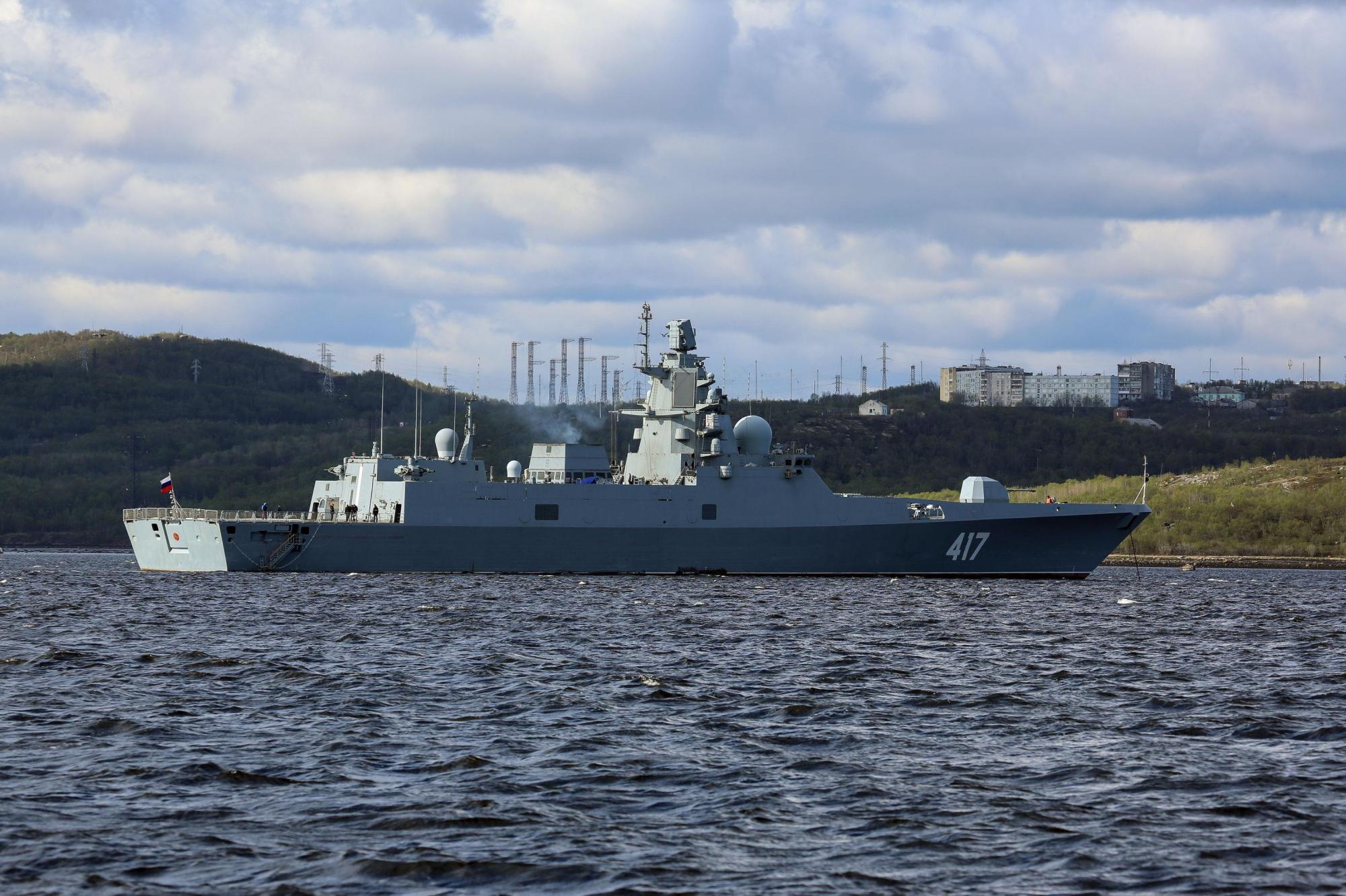 例,目前俄罗斯虽然名义上还拥有1艘航母,5艘巡洋舰和12艘驱逐舰的规模