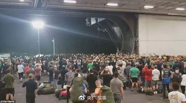 美国“罗斯福”号航母舰长被解职 房兵:欲撤其职,何患无辞!