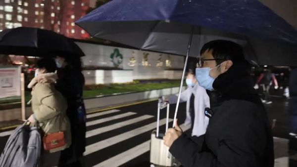 被疫情打乱了计划，杭州这对小夫妻临时做了个决定……火了！休闲区蓝鸢梦想 - Www.slyday.coM