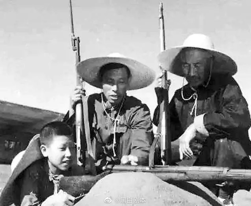 尚武时代 有句口号叫 七亿人民七亿兵 万里江山万里营