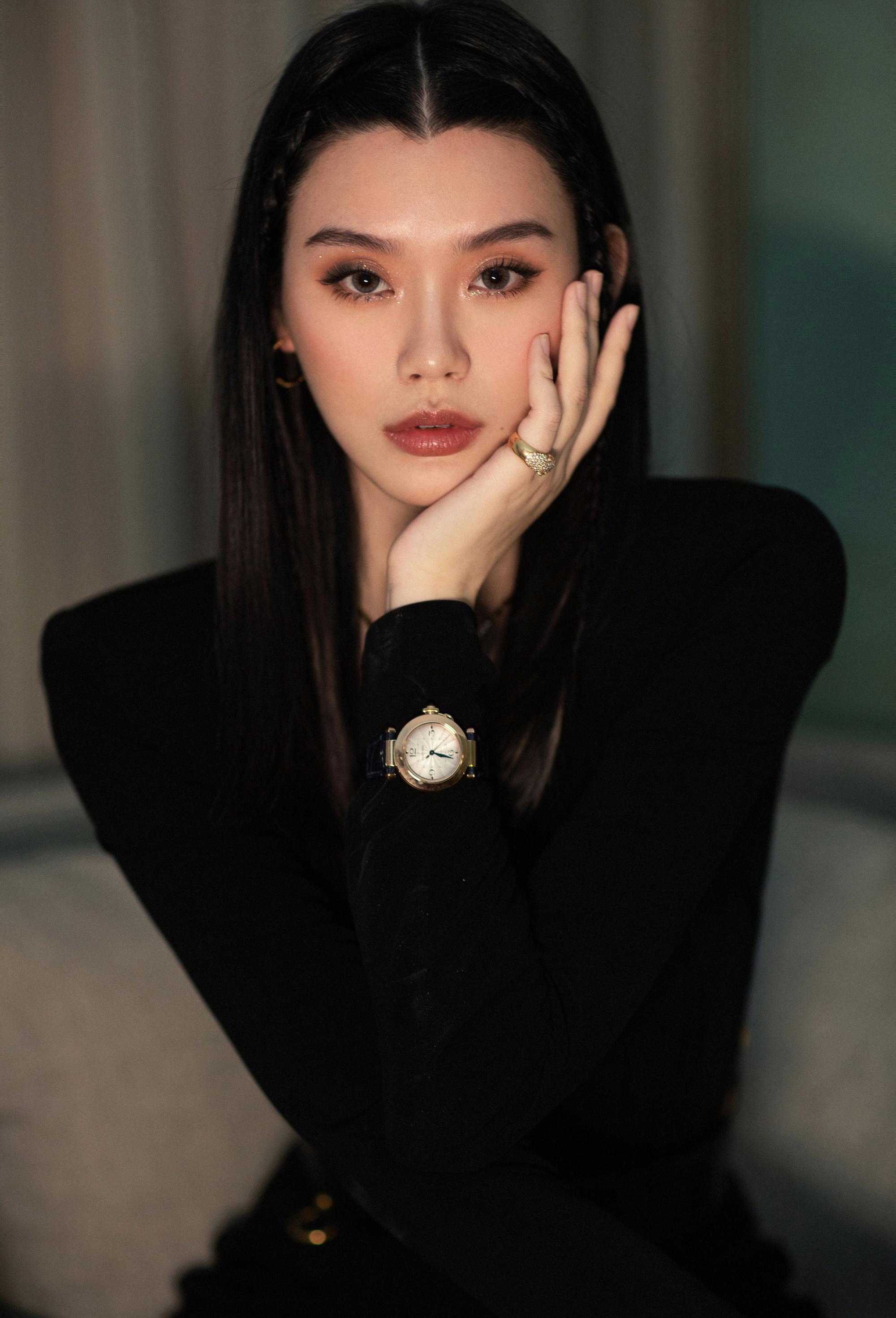 昨日@ming奚梦瑶 出席品牌活动,全黑look简约大气