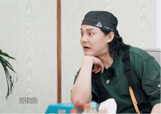 尹正上综艺发福严重,脸部圆润双下巴明显,轮胎脖子婶味十足