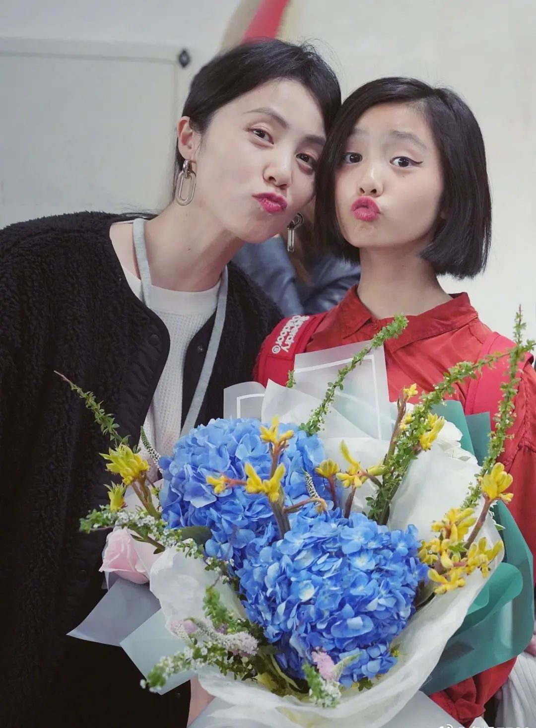 多多12岁就涂口红多妹7岁染发孙莉的养娃方式真随性