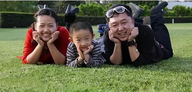 于谦7岁二胎正脸曝光!和妈妈有同款瓜子脸,和14岁哥哥一个样