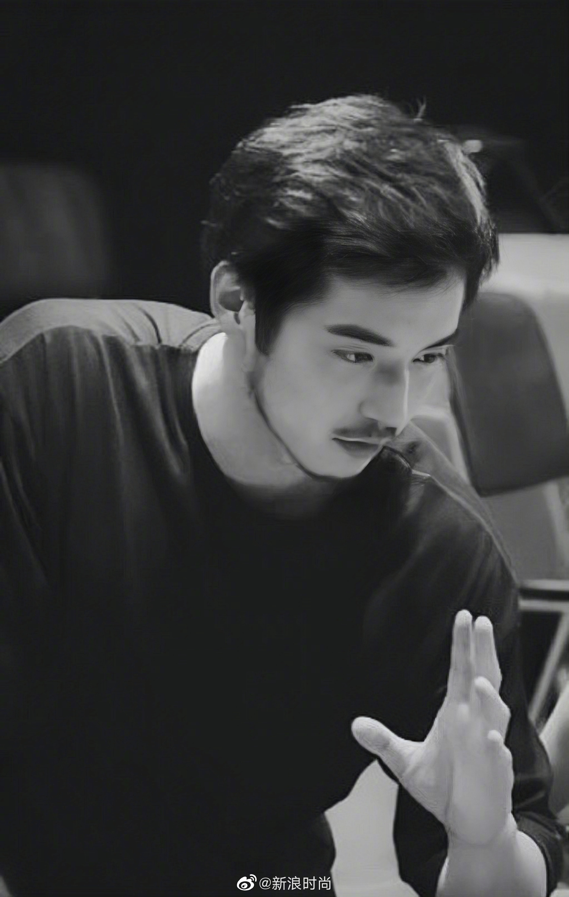 留胡子的金世佳