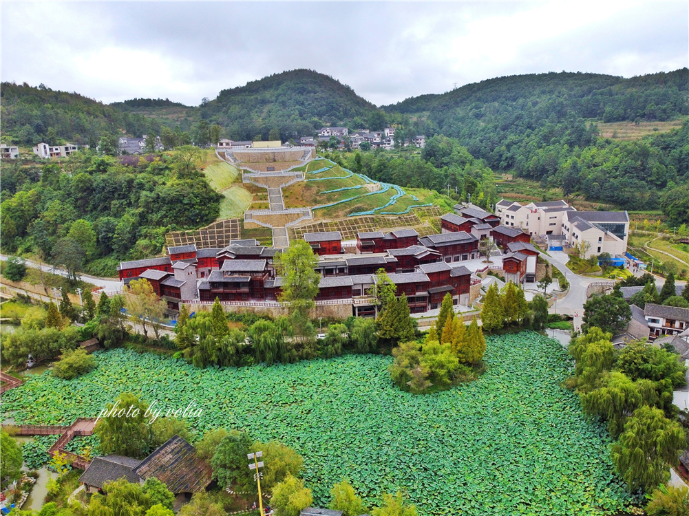 原乡秘境,醉美偏坡——四百年的布依族老街,时光停留在偏坡小镇_高清