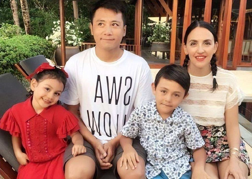 刘烨儿女诺一和霓娜近照曝光,妹妹大眼睛可爱,哥哥帅气像爸爸!|刘烨|近照曝光|儿女_新浪新闻