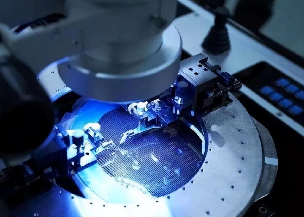 难点就是机器的光源问题,在euv光刻机问世以前,duv光刻机是世界的主流