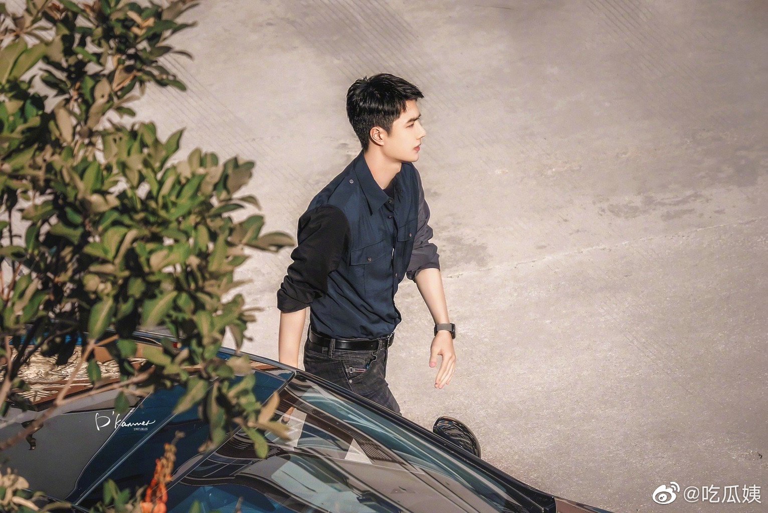 王一博冰雨火饭拍路透图,造型如何?_高清图集_新浪网