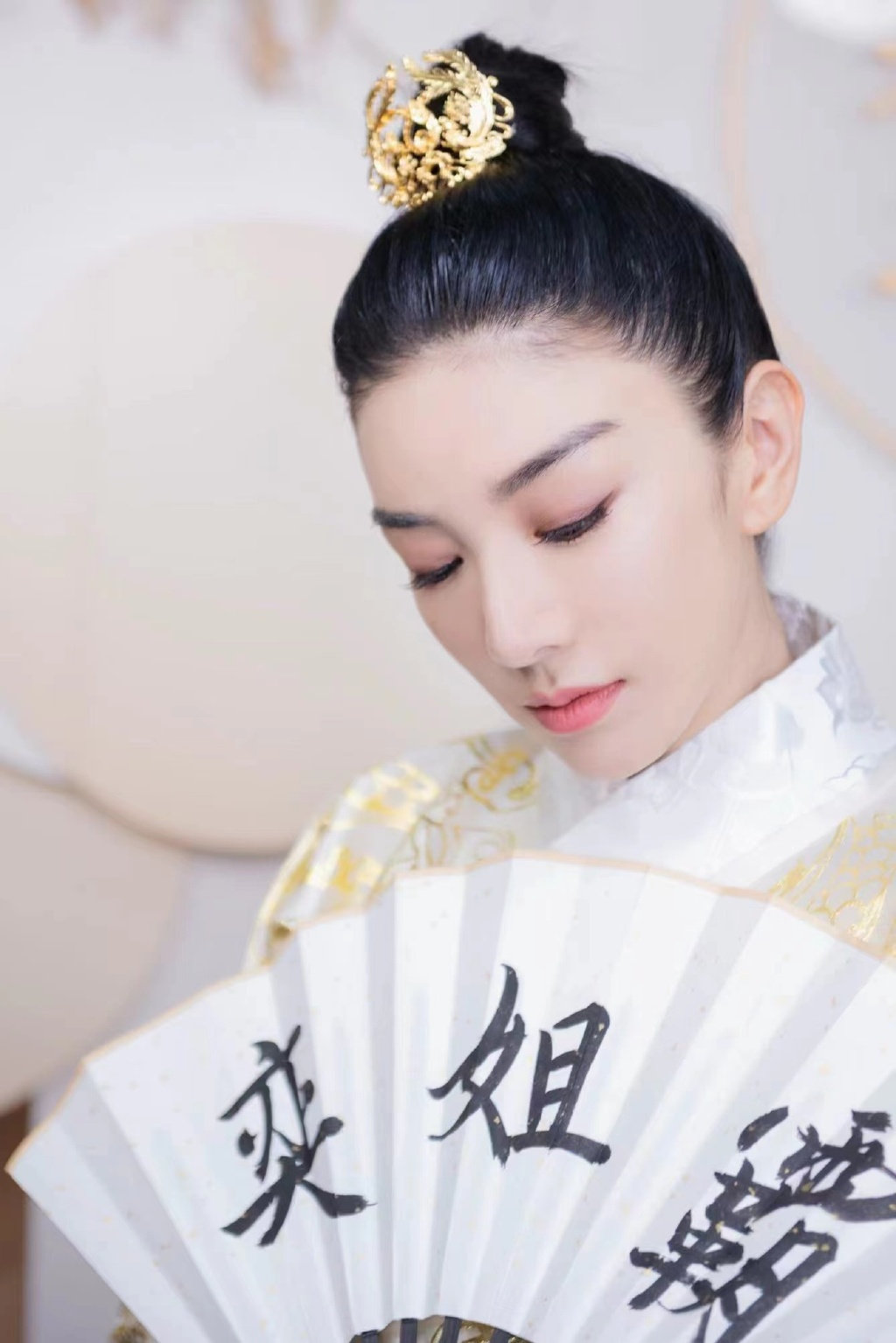 黄奕乘风破浪大片侧颜无敌剑眉星目眉眼如画英气十足