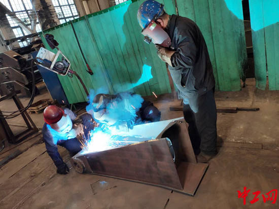 全国劳模李伟：“匠心”逐梦 勇攀高峰休闲区蓝鸢梦想 - Www.slyday.coM