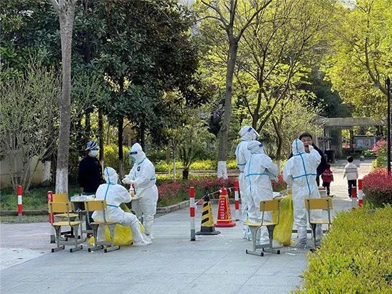 上海全市开展核酸检测！现场直击休闲区蓝鸢梦想 - Www.slyday.coM