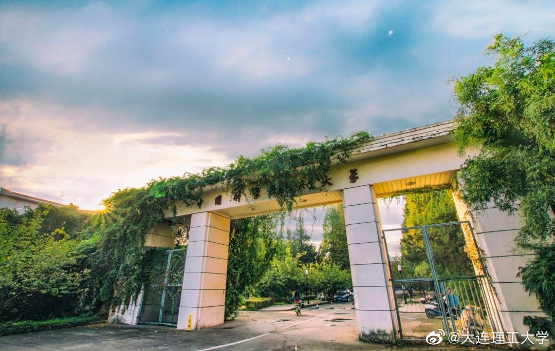 红专并进,理实交融, 永恒的东风唱响强国伟业……__财经头条